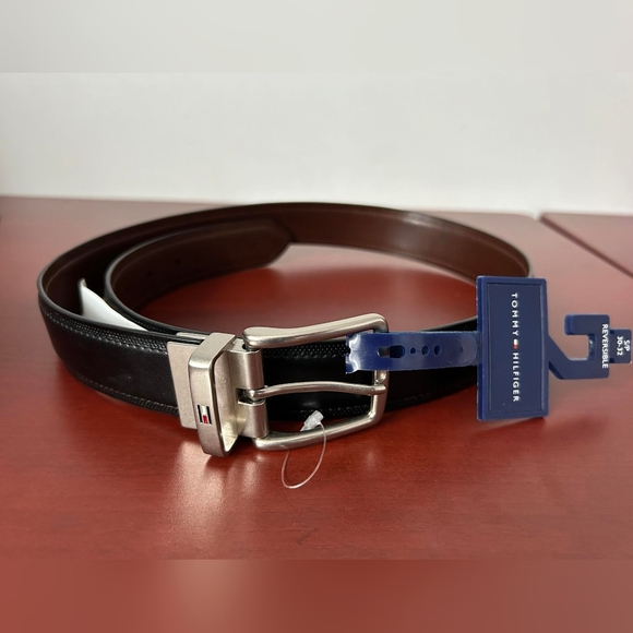 Tommy Hilfiger men's reversible belt size S - Picture 2 of 5